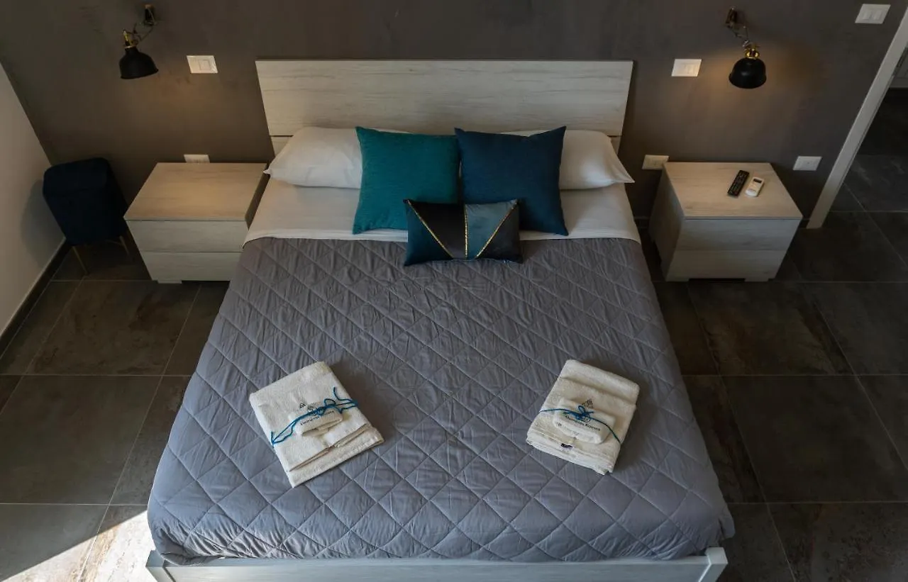 4 Balconi Rooms-Elements B&B Lecce Frühstückspension
