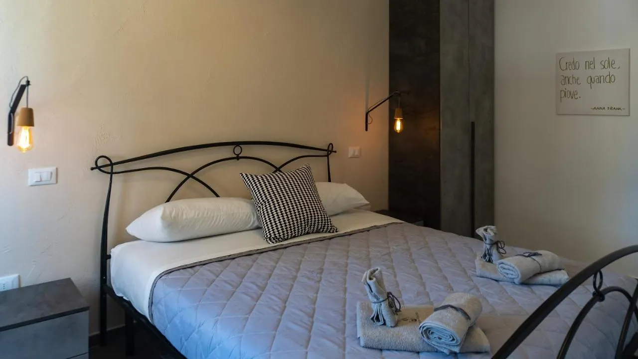 4 Balconi Rooms-Elements B&B 莱切