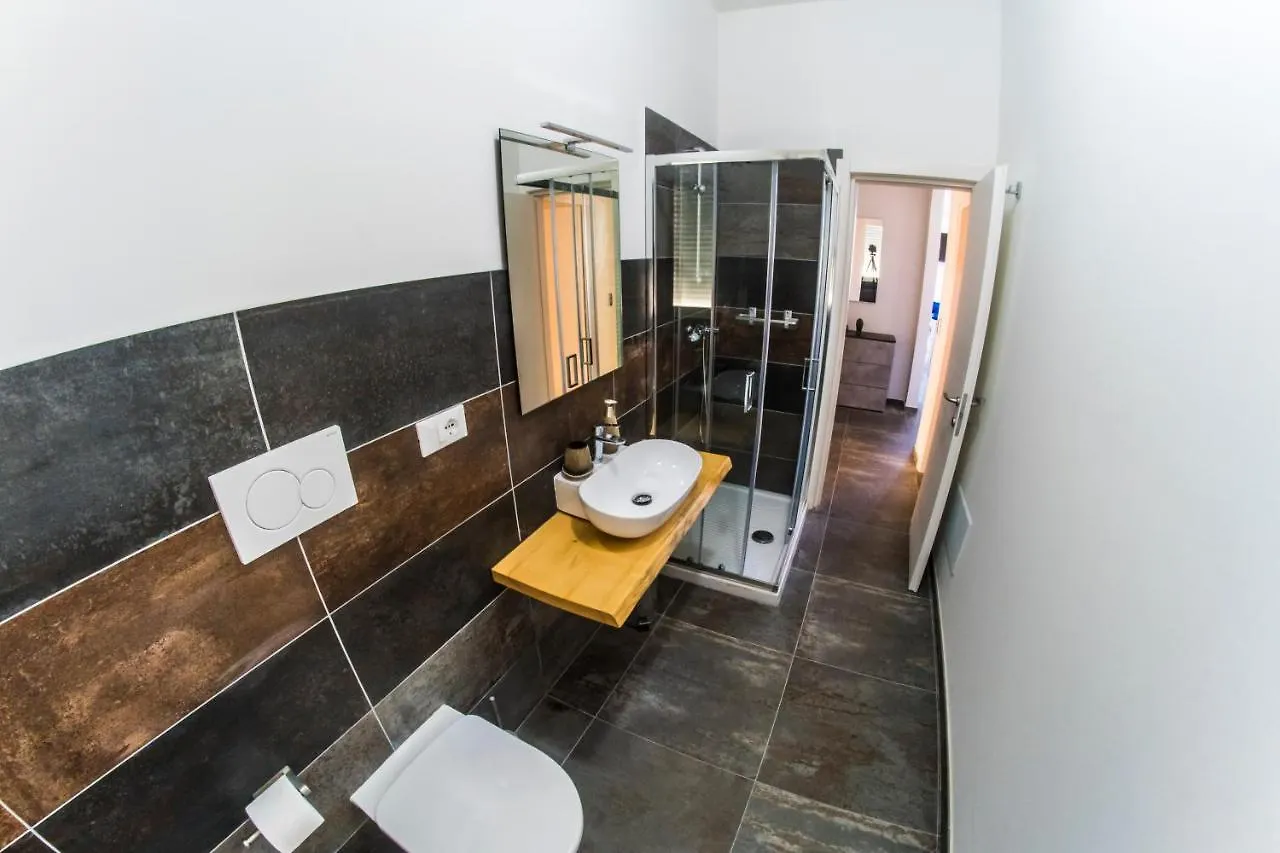 Bed & Breakfast 4 Balconi Rooms-Elements B&B Lecce Italy